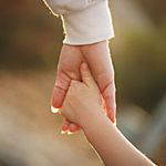 mom-holding-hand