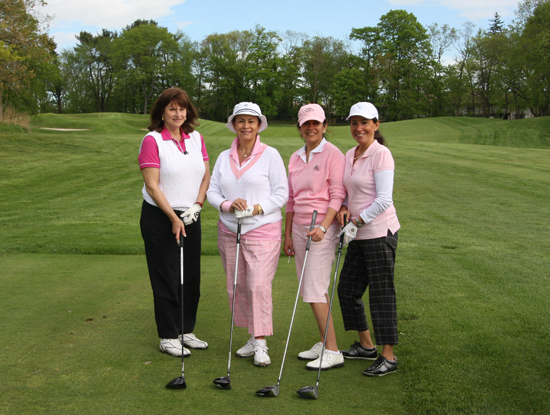golfers_pink_women_golf_classic_18th