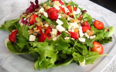Strawberry, Gorgonzola & Walnut Salad